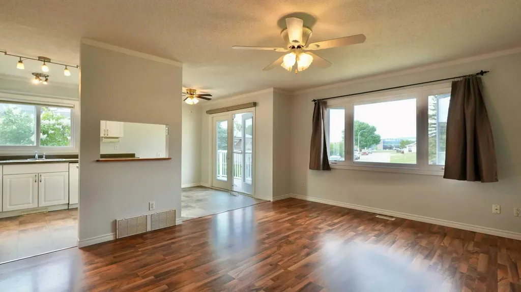 9805 75 Avenue Peace River AB T8S 1B5