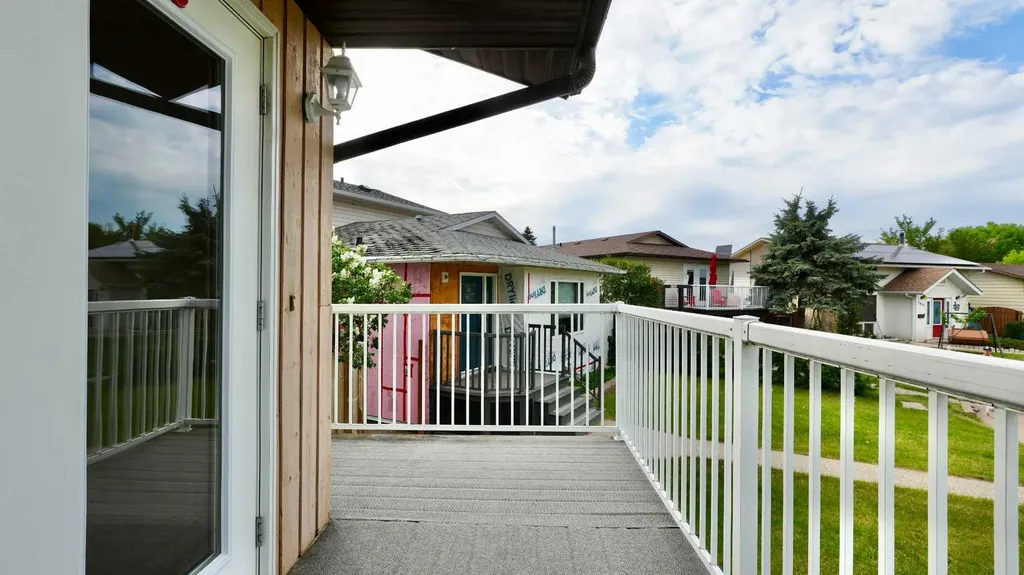 9805 75 Avenue Peace River AB T8S 1B5
