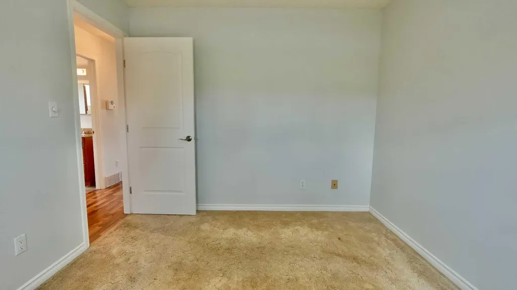 9805 75 Avenue Peace River AB T8S 1B5