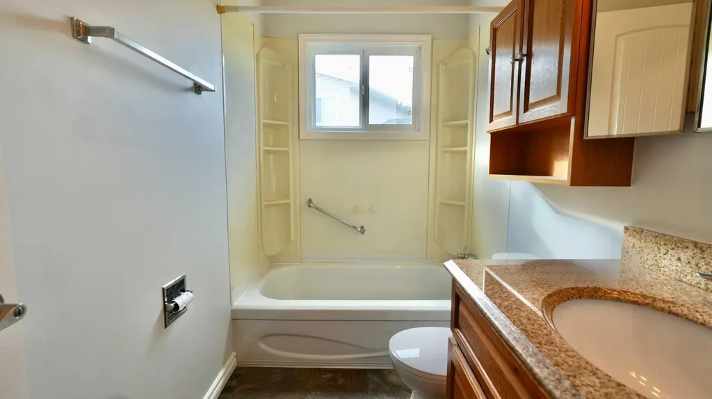 9805 75 Avenue Peace River AB T8S 1B5