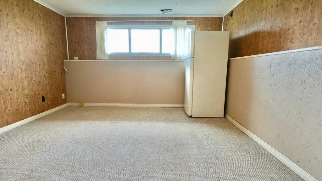 9805 75 Avenue Peace River AB T8S 1B5