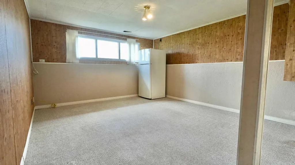 9805 75 Avenue Peace River AB T8S 1B5