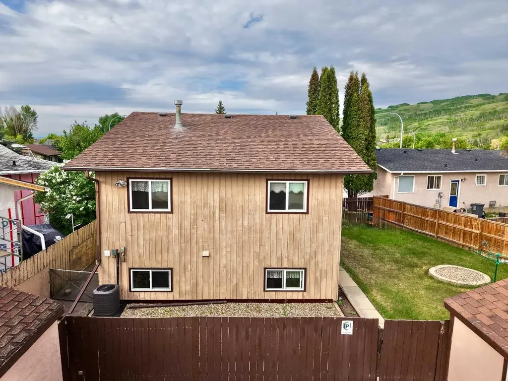 9805 75 Avenue Peace River AB T8S 1B5