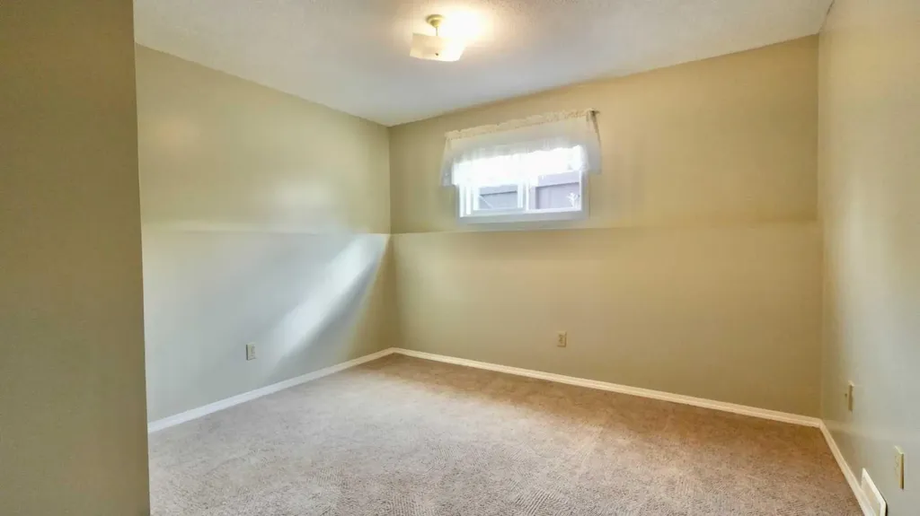 9805 75 Avenue Peace River AB T8S 1B5