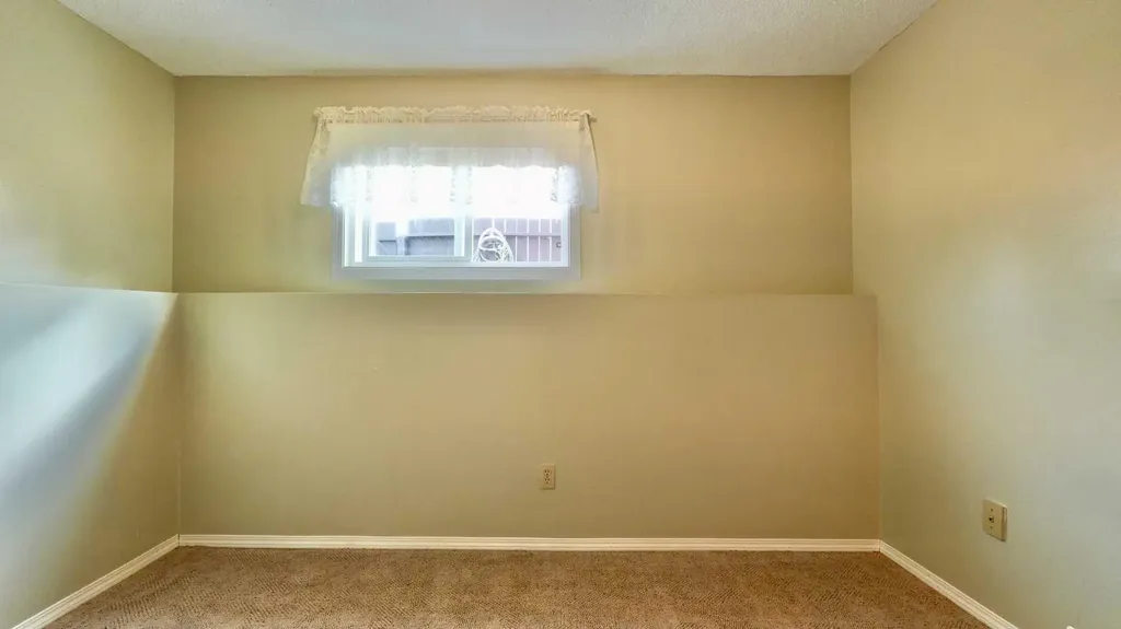 9805 75 Avenue Peace River AB T8S 1B5