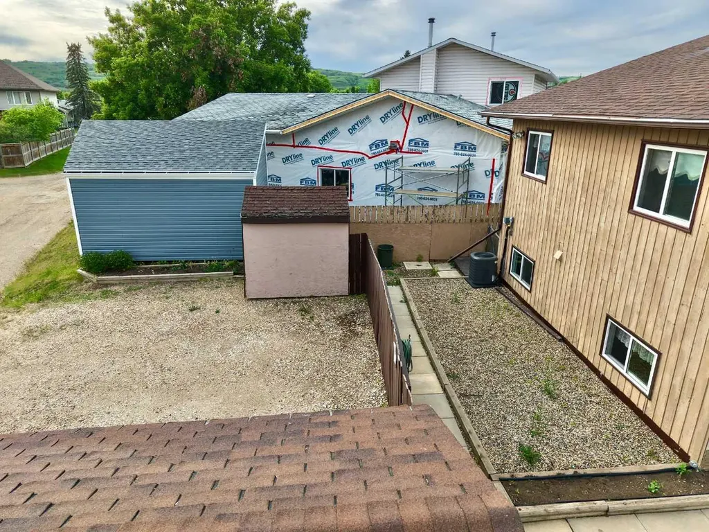 9805 75 Avenue Peace River AB T8S 1B5