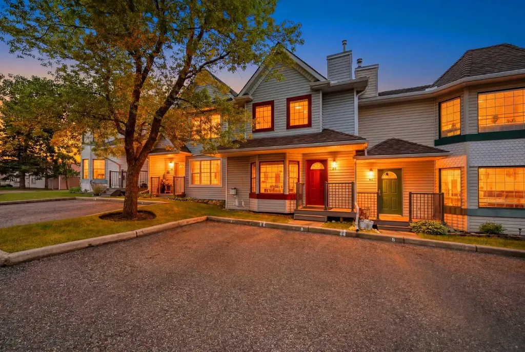 42 Patina Point SW Calgary AB T3H 3J7