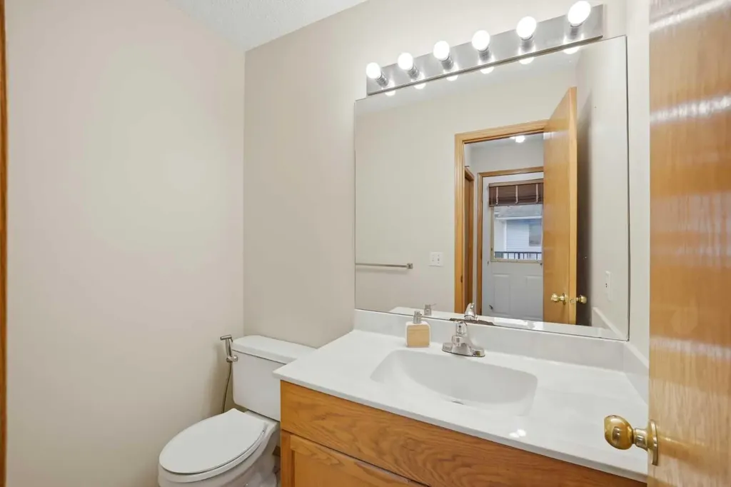 42 Patina Point SW Calgary AB T3H 3J7