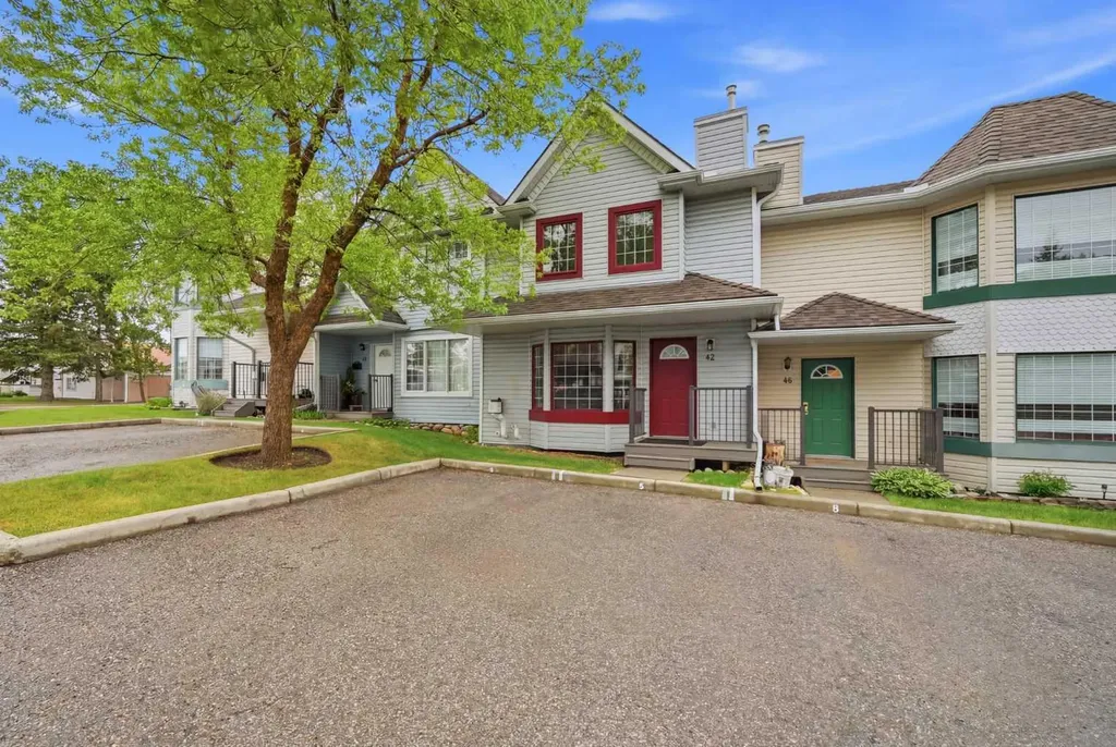 42 Patina Point SW Calgary AB T3H 3J7