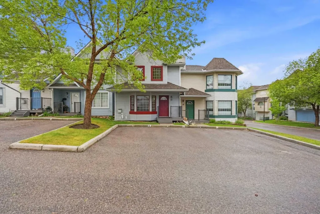 42 Patina Point SW Calgary AB T3H 3J7