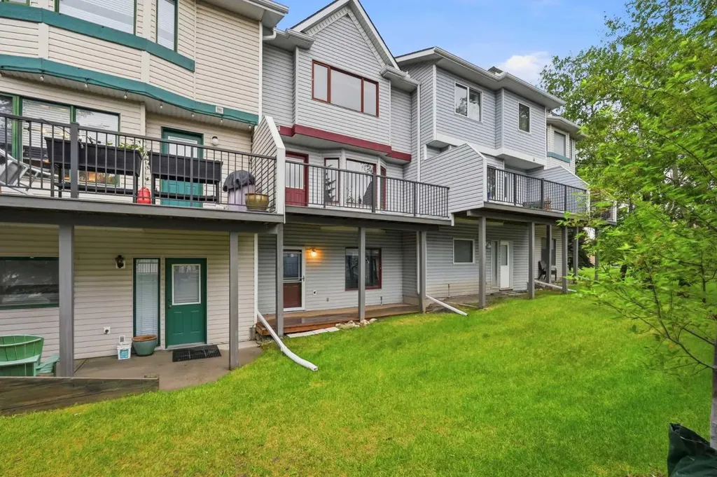 42 Patina Point SW Calgary AB T3H 3J7