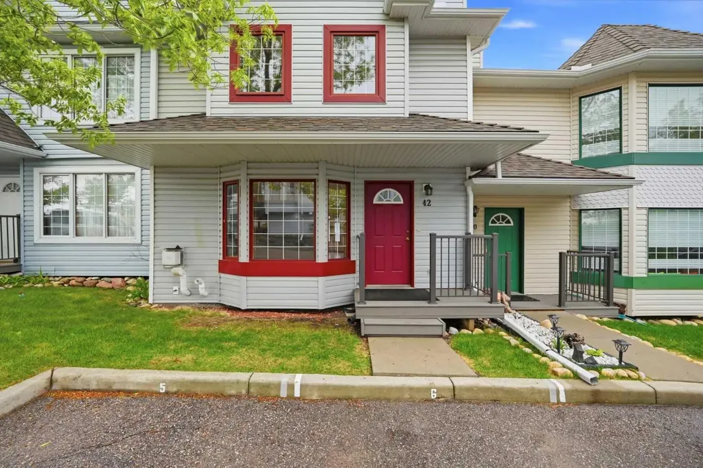 42 Patina Point SW Calgary AB T3H 3J7
