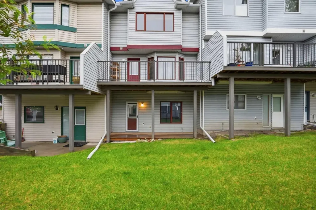42 Patina Point SW Calgary AB T3H 3J7