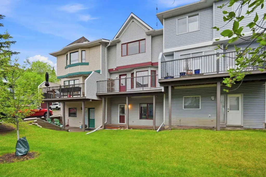 42 Patina Point SW Calgary AB T3H 3J7
