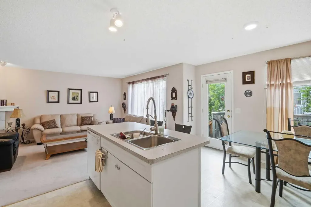74 Tuscarora Heights NW Calgary AB T3L 2H2