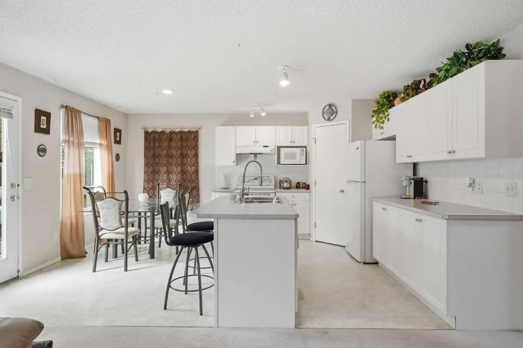 74 Tuscarora Heights NW Calgary AB T3L 2H2