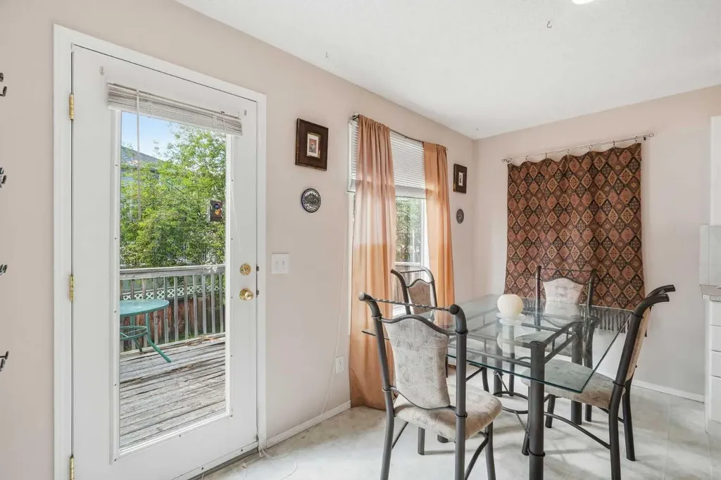 74 Tuscarora Heights NW Calgary AB T3L 2H2