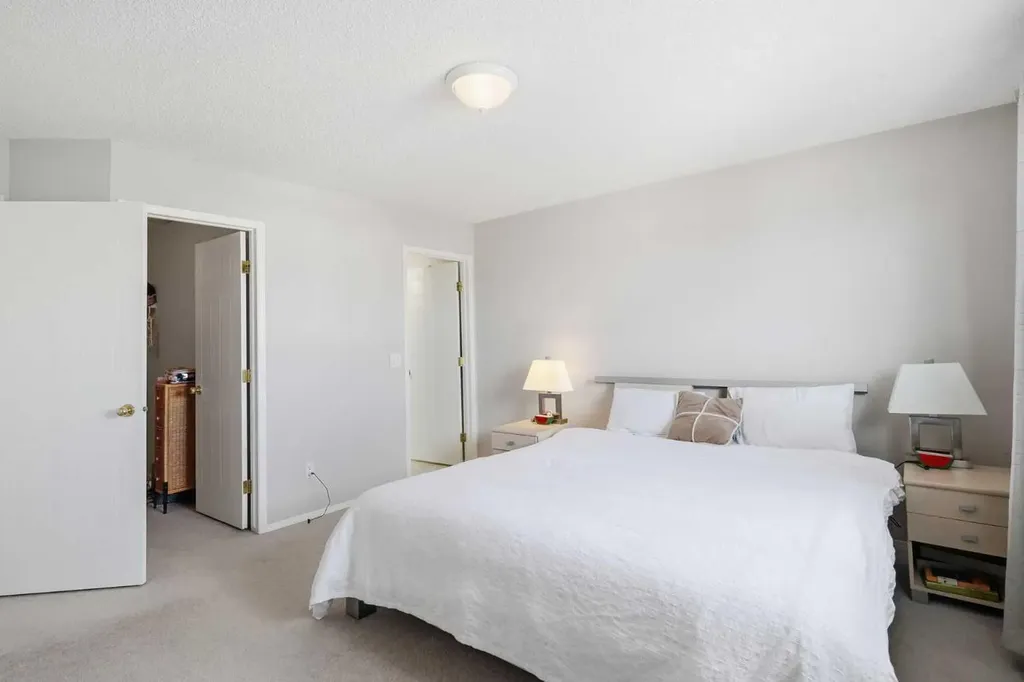 74 Tuscarora Heights NW Calgary AB T3L 2H2