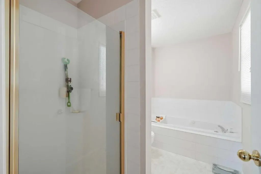74 Tuscarora Heights NW Calgary AB T3L 2H2