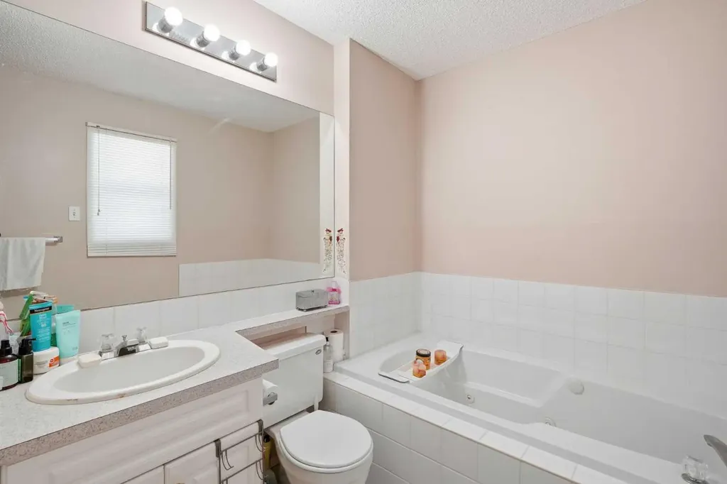 74 Tuscarora Heights NW Calgary AB T3L 2H2