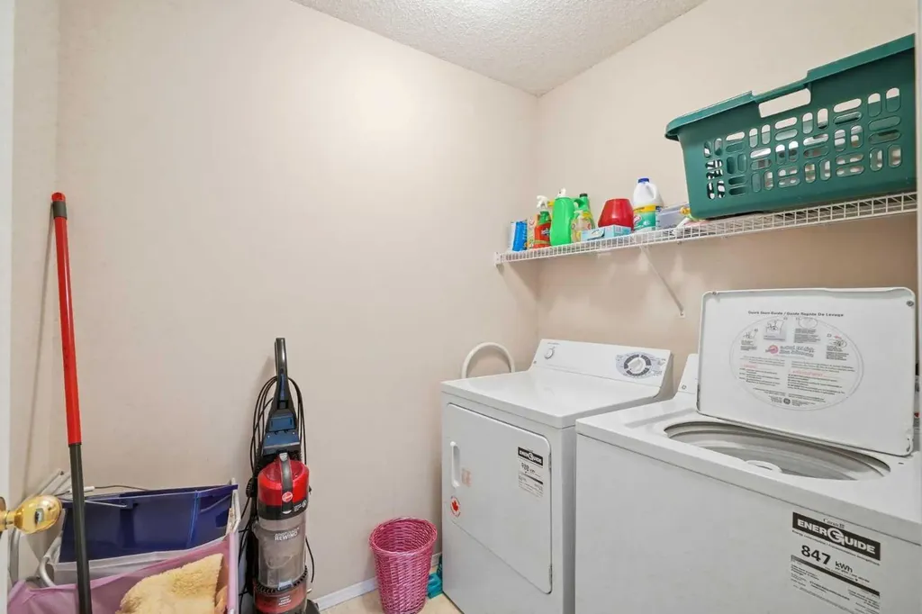 74 Tuscarora Heights NW Calgary AB T3L 2H2