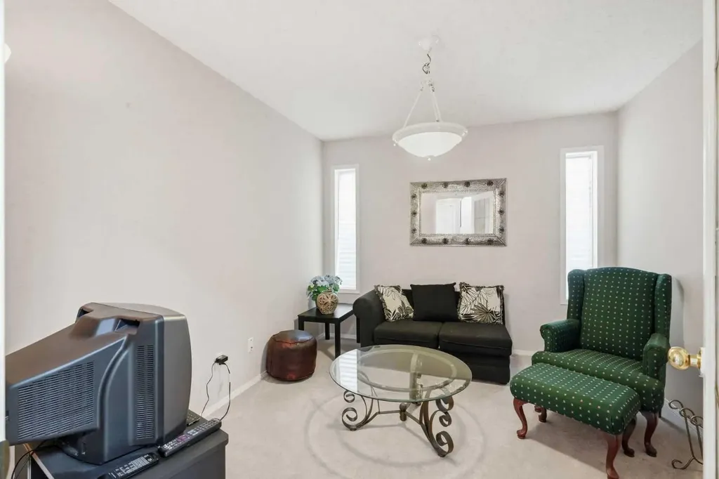 74 Tuscarora Heights NW Calgary AB T3L 2H2