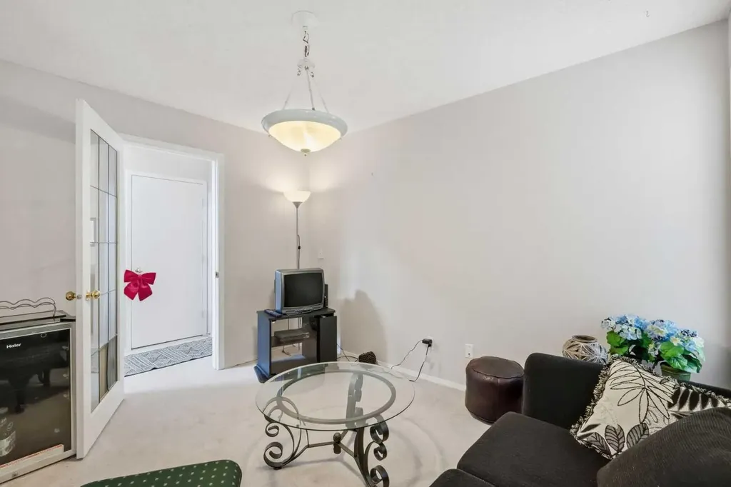 74 Tuscarora Heights NW Calgary AB T3L 2H2