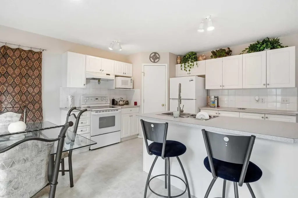 74 Tuscarora Heights NW Calgary AB T3L 2H2