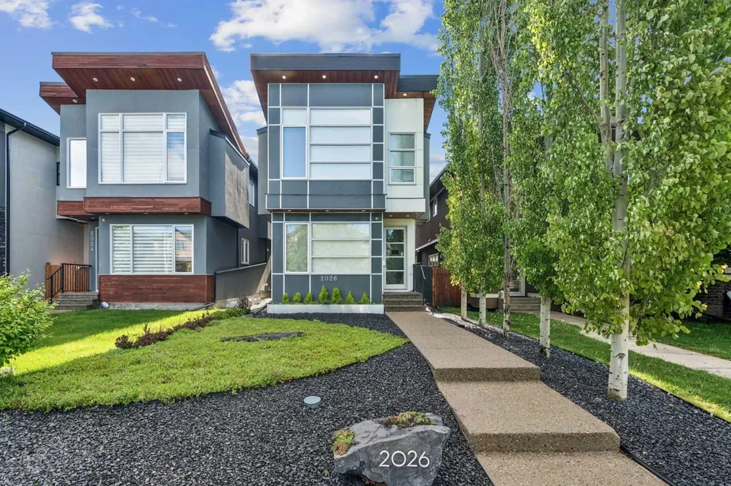 2026 32 Street SW Calgary AB T3E 2R3