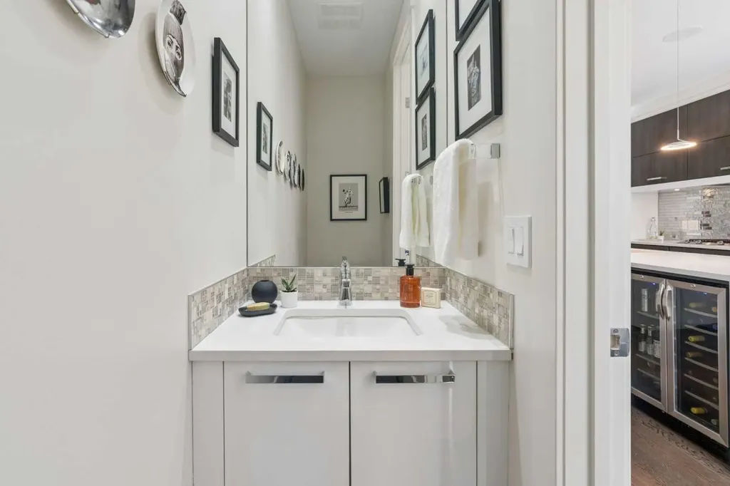 2026 32 Street SW Calgary AB T3E 2R3