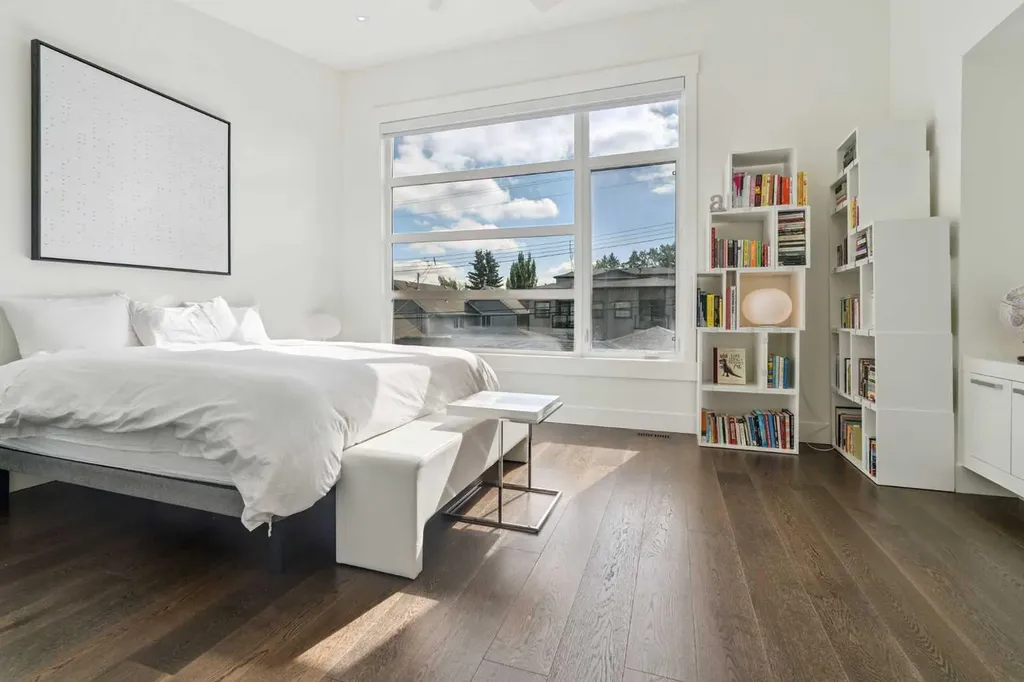 2026 32 Street SW Calgary AB T3E 2R3