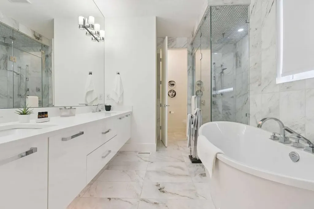 2026 32 Street SW Calgary AB T3E 2R3