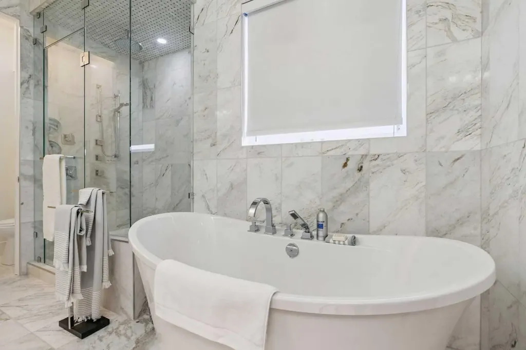 2026 32 Street SW Calgary AB T3E 2R3