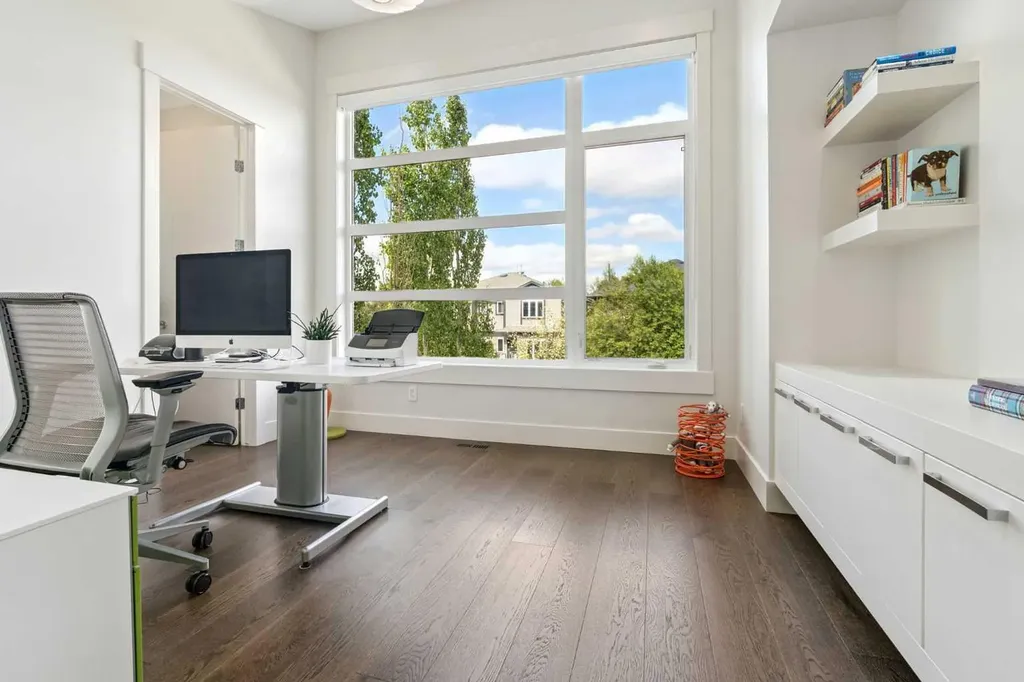 2026 32 Street SW Calgary AB T3E 2R3
