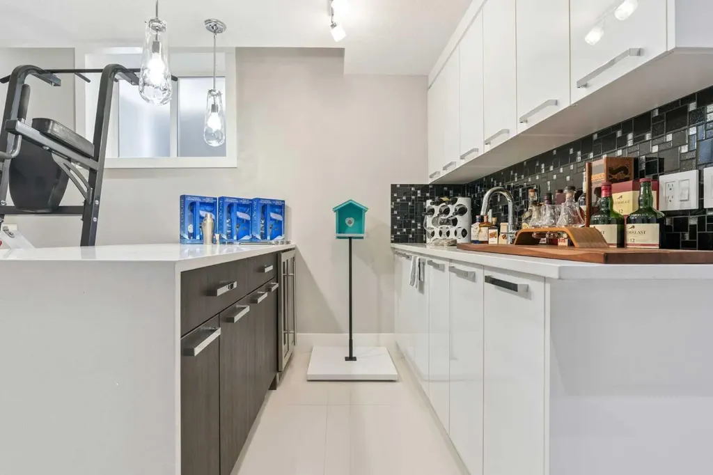 2026 32 Street SW Calgary AB T3E 2R3