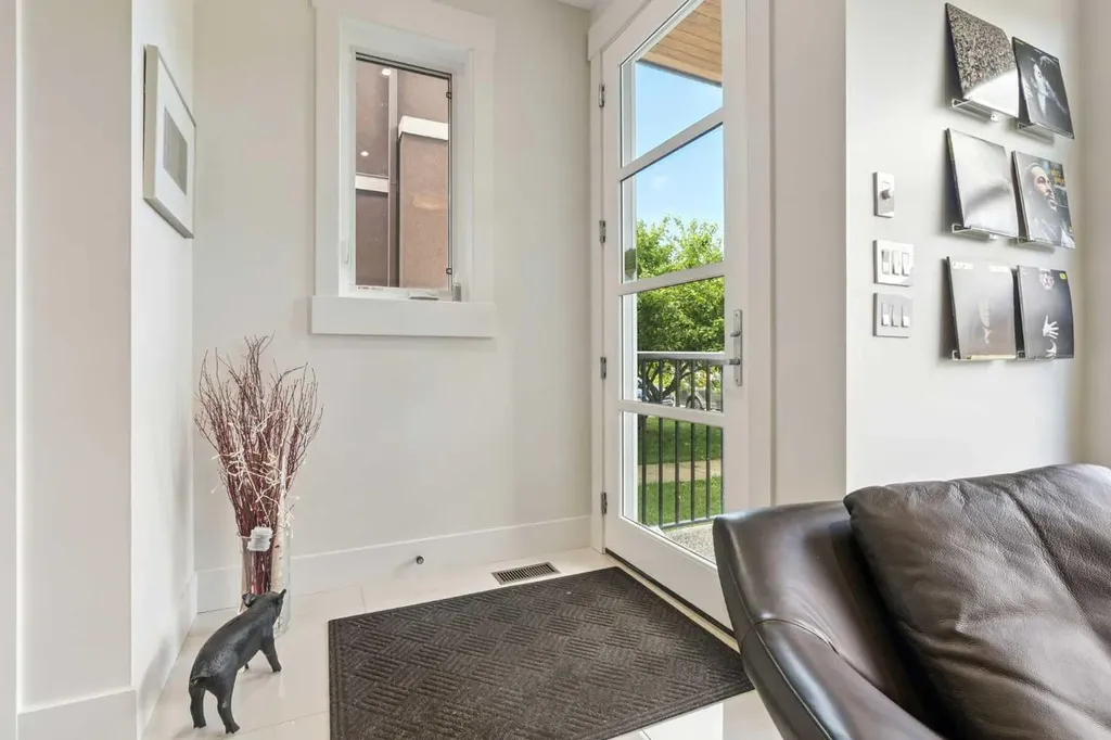 2026 32 Street SW Calgary AB T3E 2R3