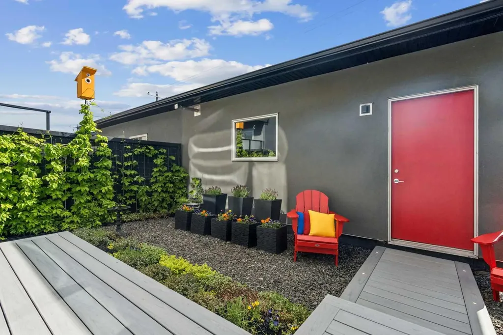 2026 32 Street SW Calgary AB T3E 2R3