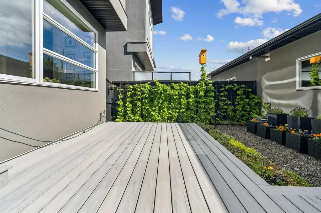 2026 32 Street SW Calgary AB T3E 2R3