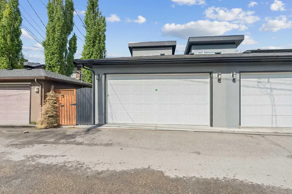 2026 32 Street SW Calgary AB T3E 2R3