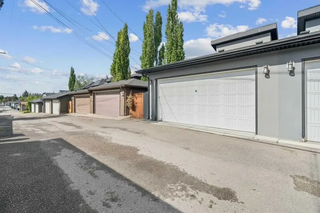 2026 32 Street SW Calgary AB T3E 2R3