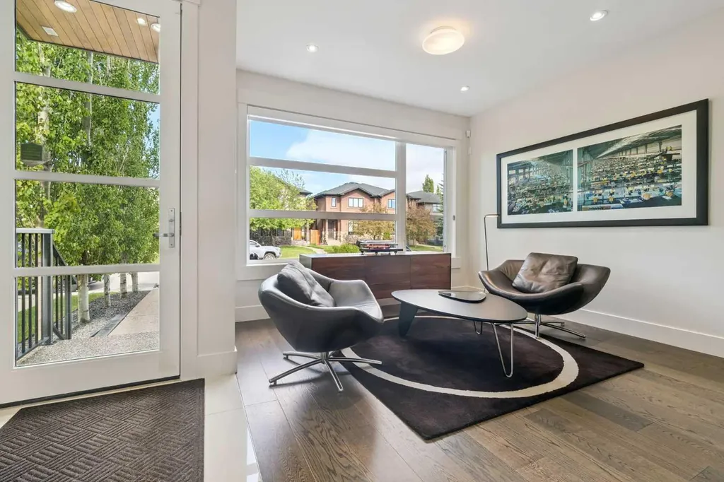 2026 32 Street SW Calgary AB T3E 2R3