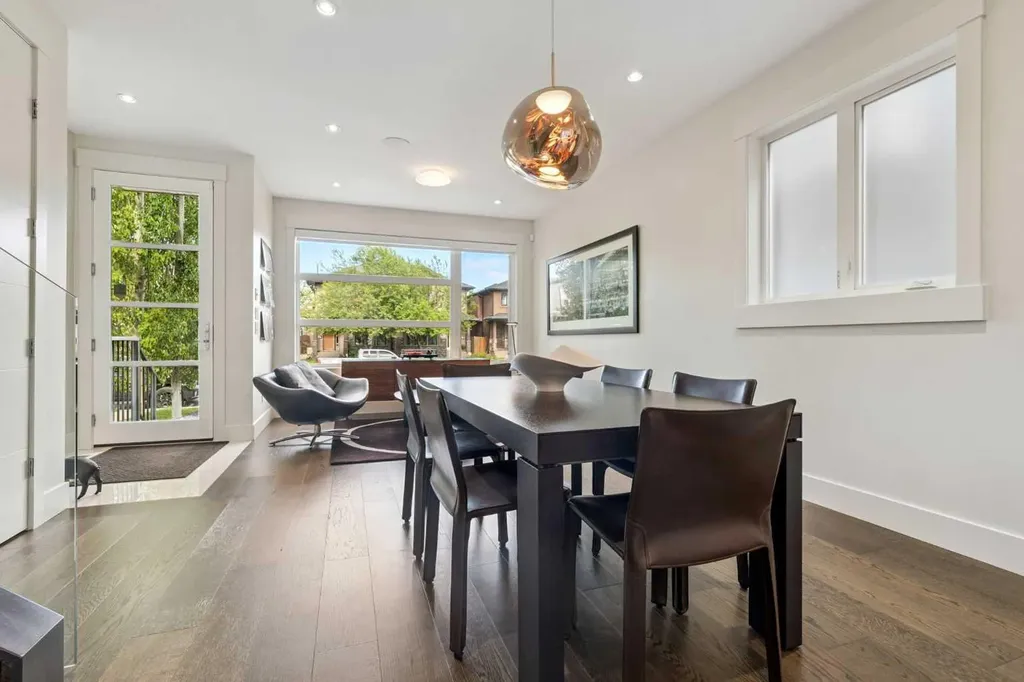 2026 32 Street SW Calgary AB T3E 2R3