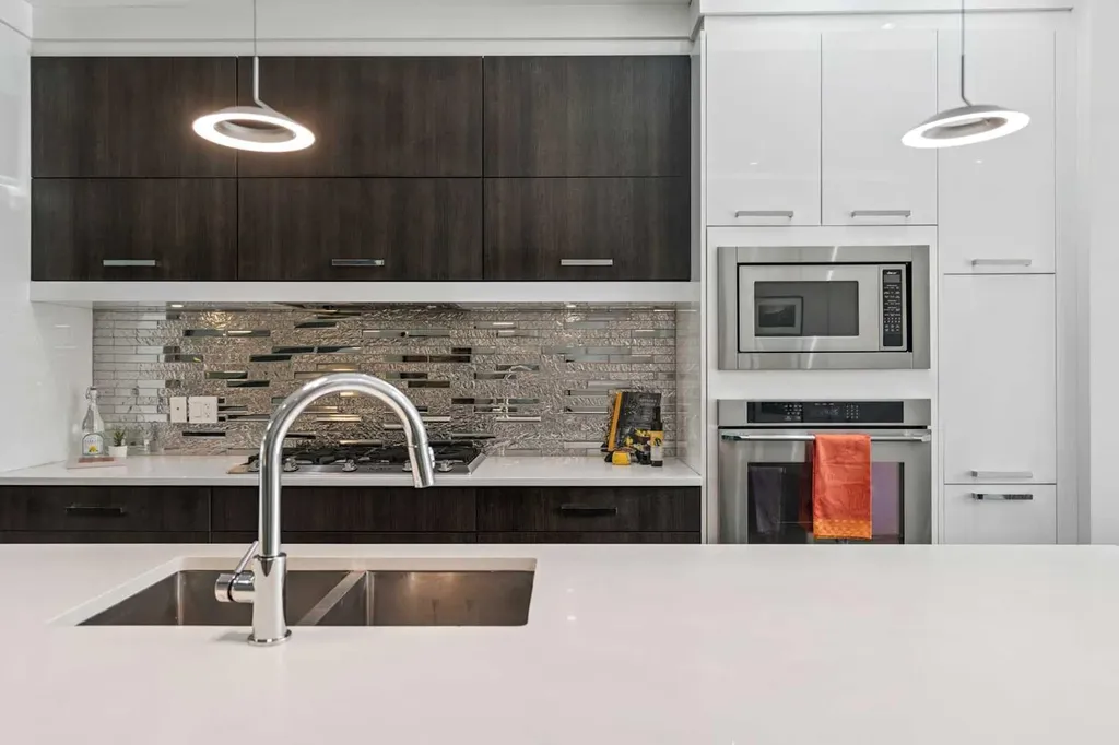 2026 32 Street SW Calgary AB T3E 2R3