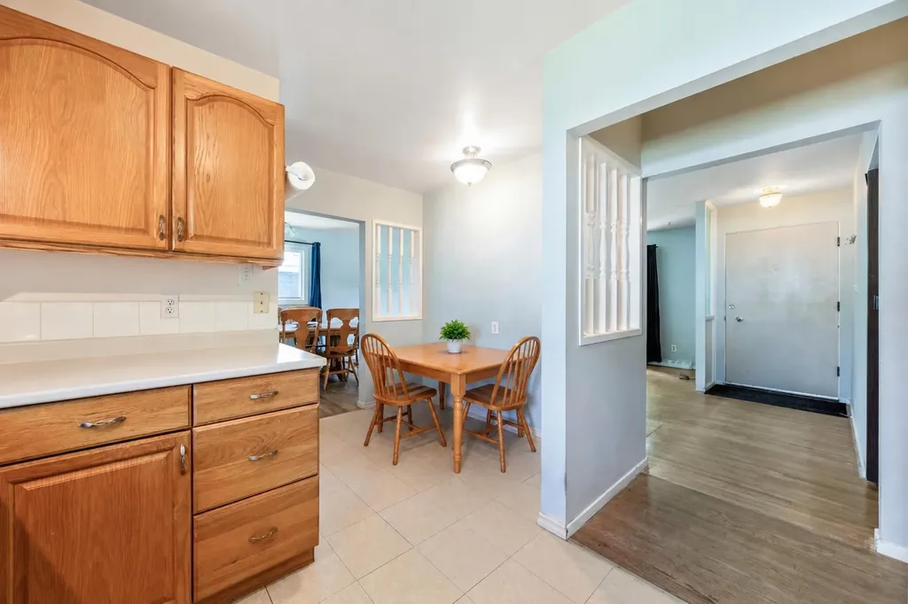 1032 89 Avenue SW Calgary AB T2v 0W4