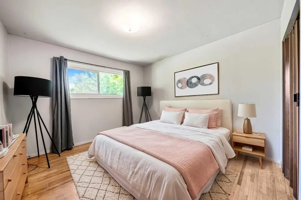 1032 89 Avenue SW Calgary AB T2v 0W4