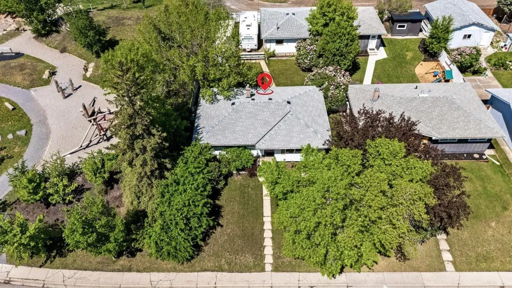 1032 89 Avenue SW Calgary AB T2v 0W4