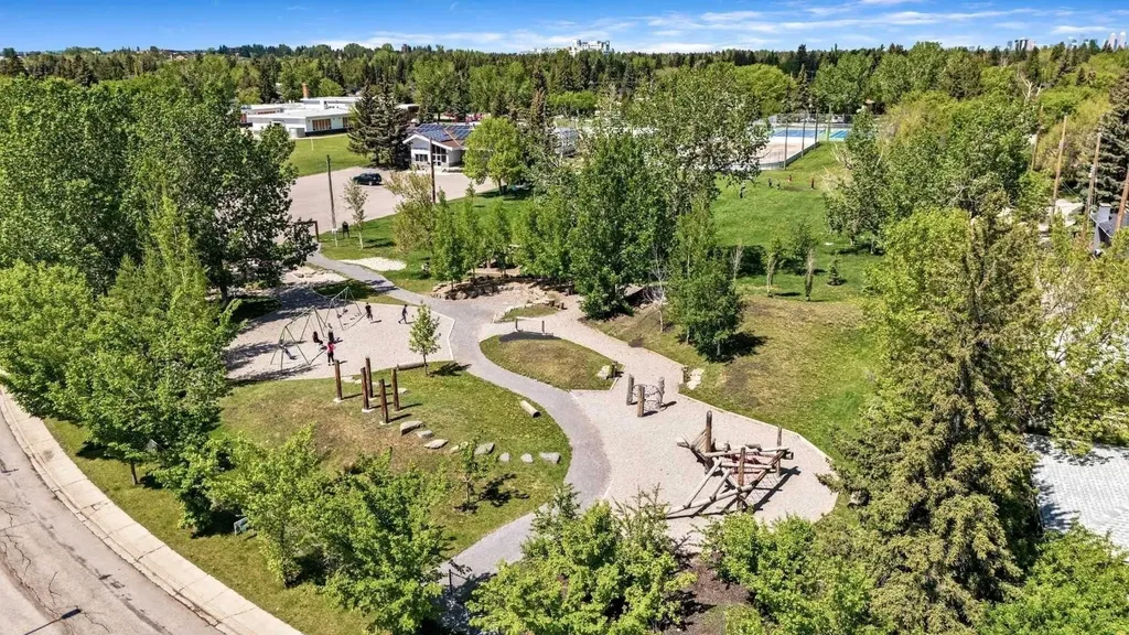 1032 89 Avenue SW Calgary AB T2v 0W4