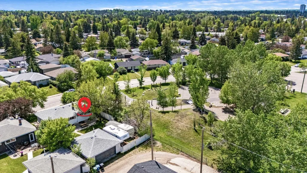 1032 89 Avenue SW Calgary AB T2v 0W4