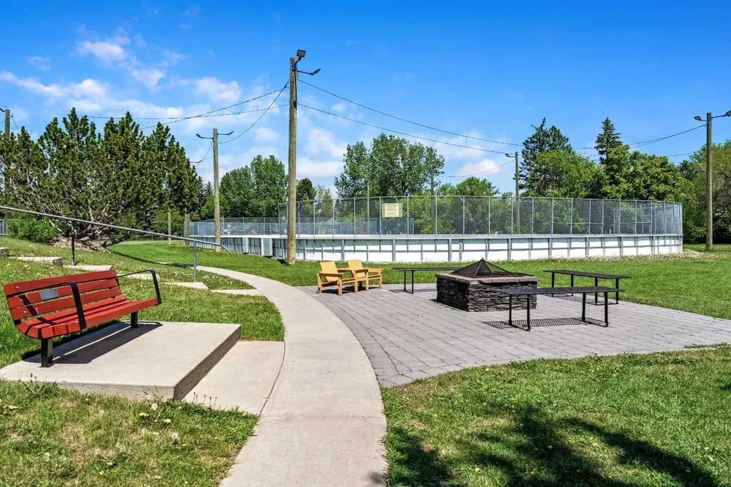 1032 89 Avenue SW Calgary AB T2v 0W4