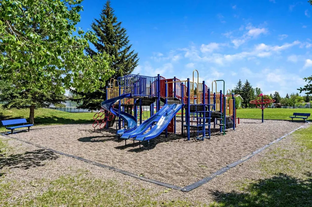 1032 89 Avenue SW Calgary AB T2v 0W4